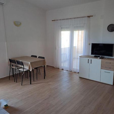 Apartments Cecilija Povljana Esterno foto