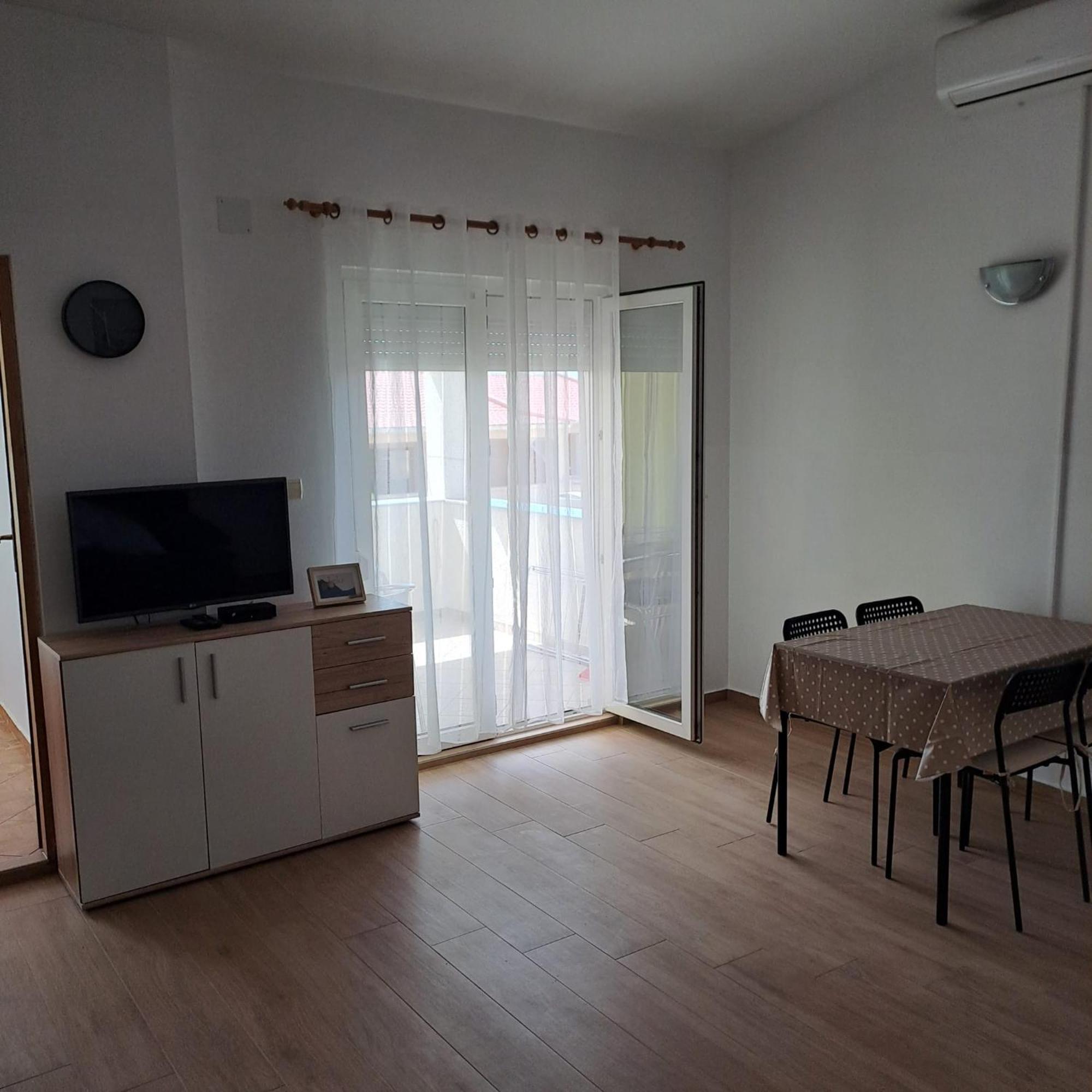 Apartments Cecilija Povljana Esterno foto